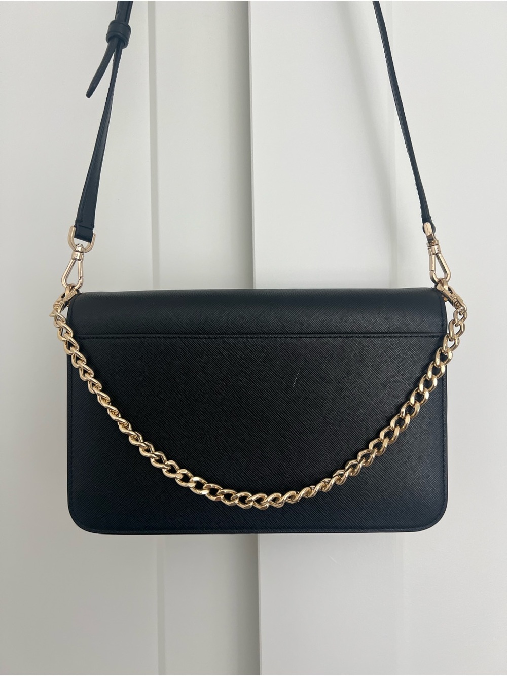 Kate Spade black leather flap crossbody with gold hardware - Picture 4 of 6